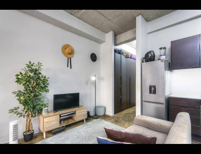 0.5 BEDROOM APARTMENT FOR SALE IN MABONENG